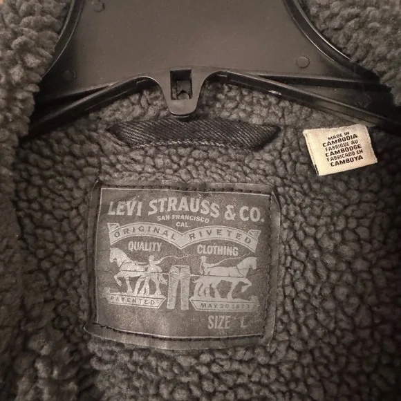 Levi's Charcoal Denim Jacket with Sherpa Gray Collar - Picture 2 of 6